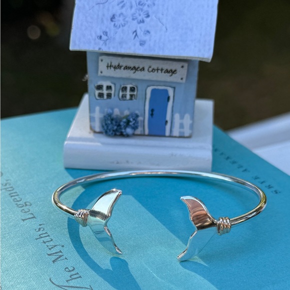 Eden Hand Arts Whale Tail Bracelet - Picture 1 of 10